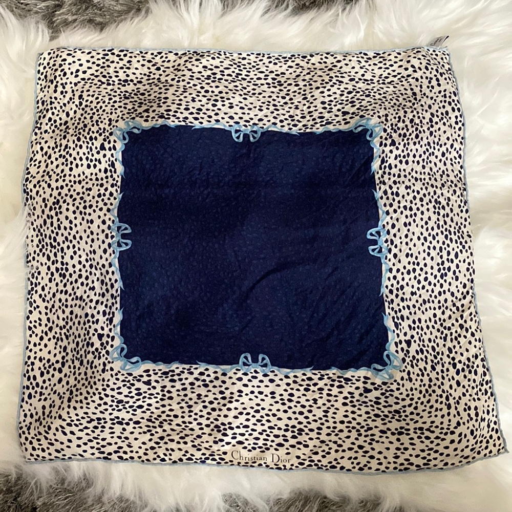 ❌SOLD 💯🧣💜Authentic Christian Dior Square Scarf 💜🧣💯❌SOLD